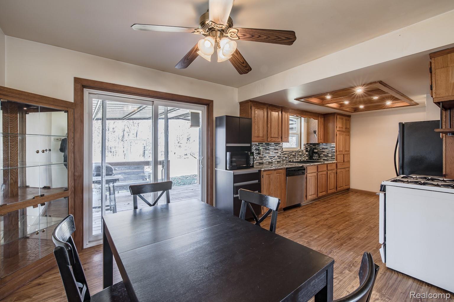 Imlay City, Michigan 48444, United States, 3 Bedrooms Bedrooms, ,2 BathroomsBathrooms,Residential,Active,248272