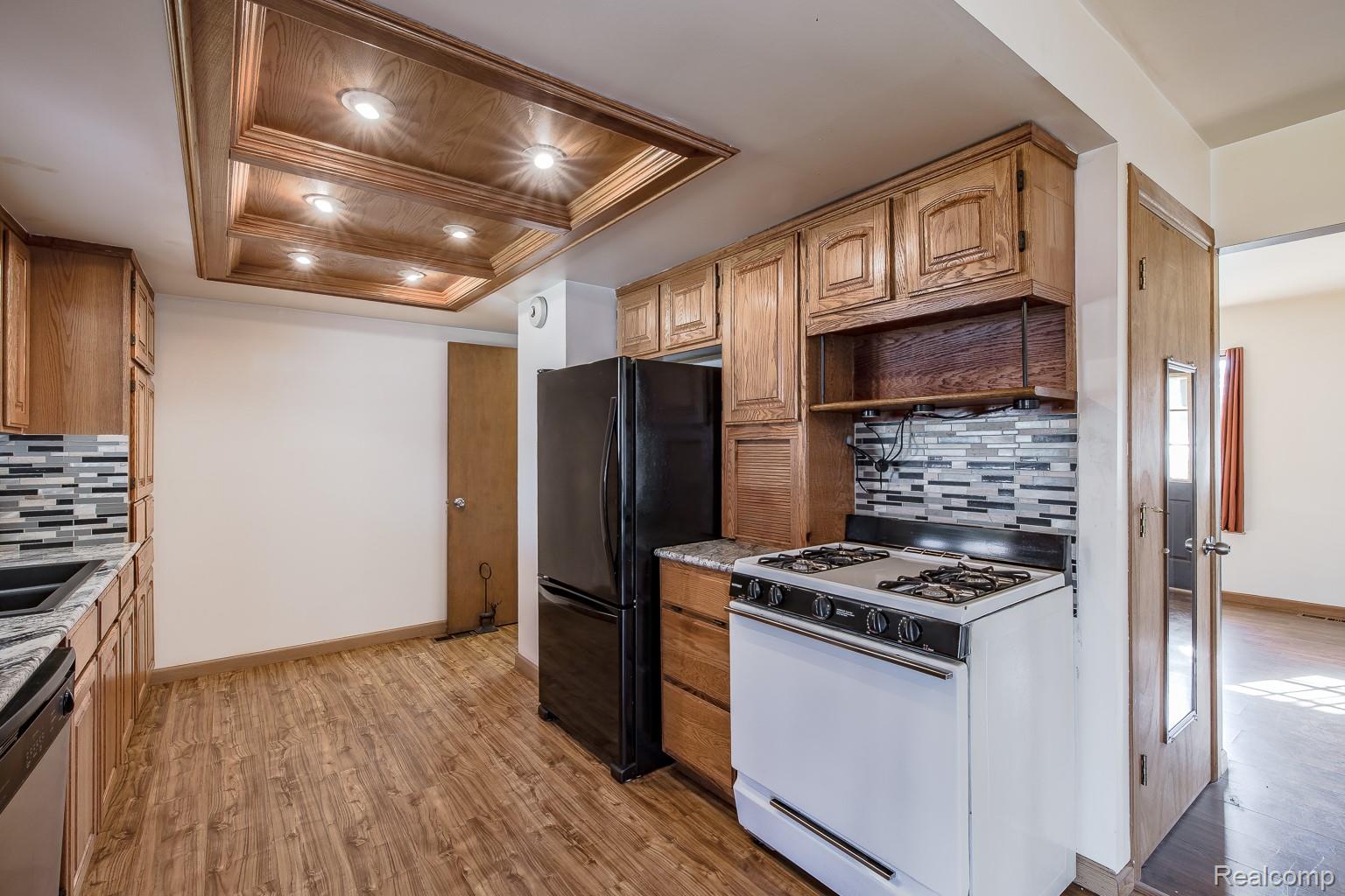 Imlay City, Michigan 48444, United States, 3 Bedrooms Bedrooms, ,2 BathroomsBathrooms,Residential,Active,248272