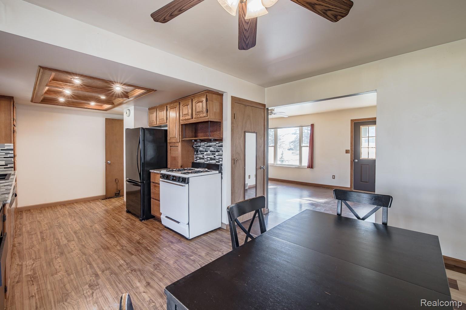 Imlay City, Michigan 48444, United States, 3 Bedrooms Bedrooms, ,2 BathroomsBathrooms,Residential,Active,248272