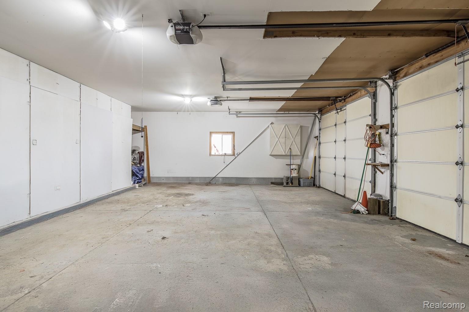 Imlay City, Michigan 48444, United States, 3 Bedrooms Bedrooms, ,2 BathroomsBathrooms,Residential,Active,248272