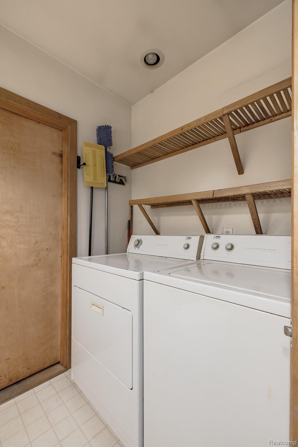 Imlay City, Michigan 48444, United States, 3 Bedrooms Bedrooms, ,2 BathroomsBathrooms,Residential,Active,248272