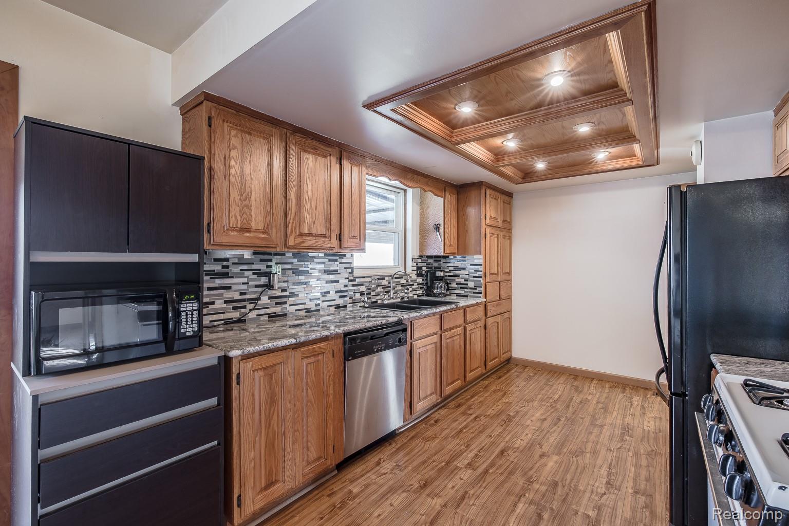 Imlay City, Michigan 48444, United States, 3 Bedrooms Bedrooms, ,2 BathroomsBathrooms,Residential,Active,248272