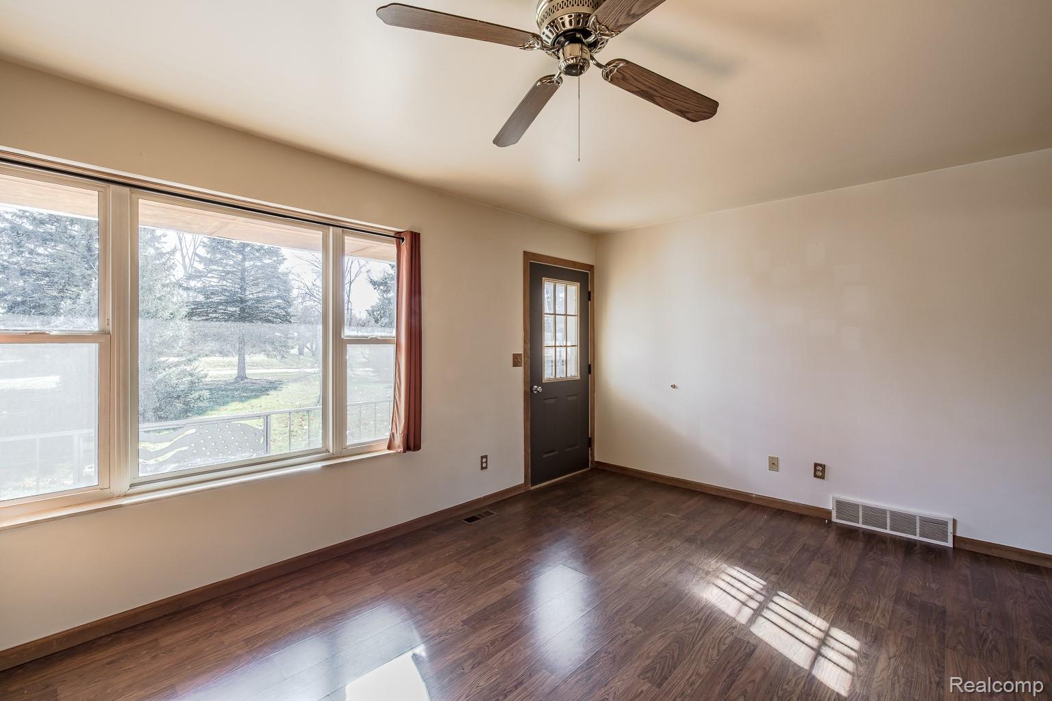 Imlay City, Michigan 48444, United States, 3 Bedrooms Bedrooms, ,2 BathroomsBathrooms,Residential,Active,248272