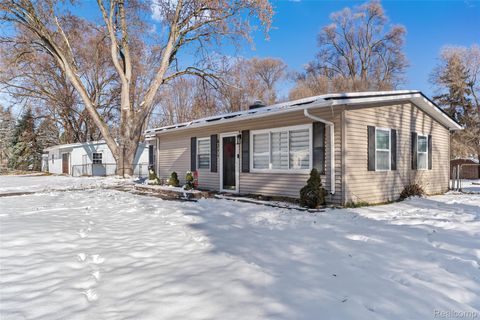 6311 Sidney Street Green Oak Township MI 48116