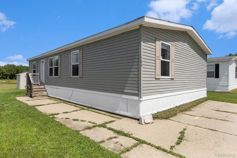 Photo of 184 Pheasant Ct, Grand Blanc City, MI 48439 (MLS # 20261032086)
