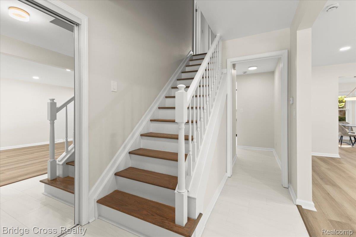 17537 Roseland Boulevard