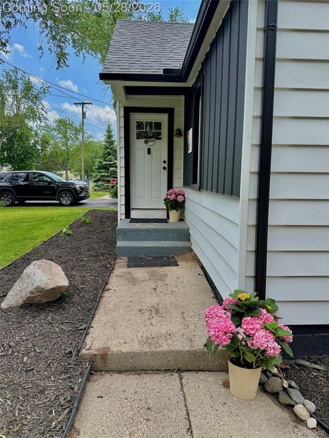 2349 W Ellery Avenue E Waterford Charter Township MI 48327
