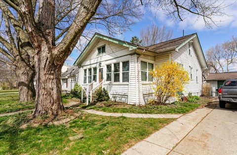 2210 CAMBRIDGE Road Berkley City Oakland MI 48072