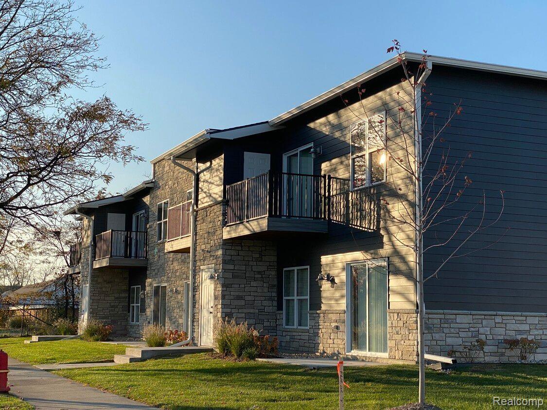 1241 E WOODWARD HEIGHTS Boulevard
