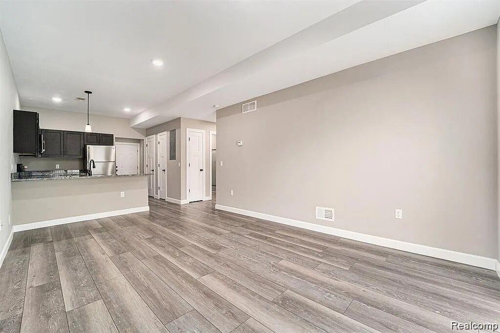 1241 E WOODWARD HEIGHTS Boulevard