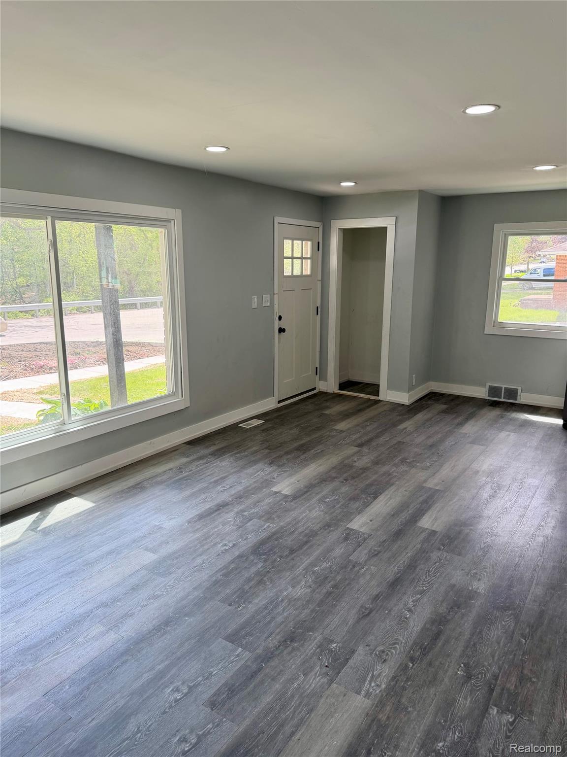 22442 W Chicago