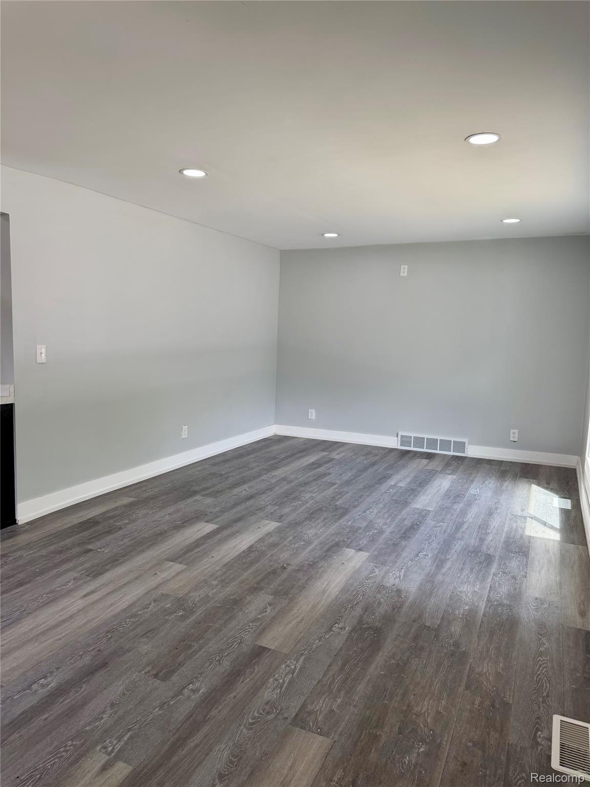 22442 W Chicago