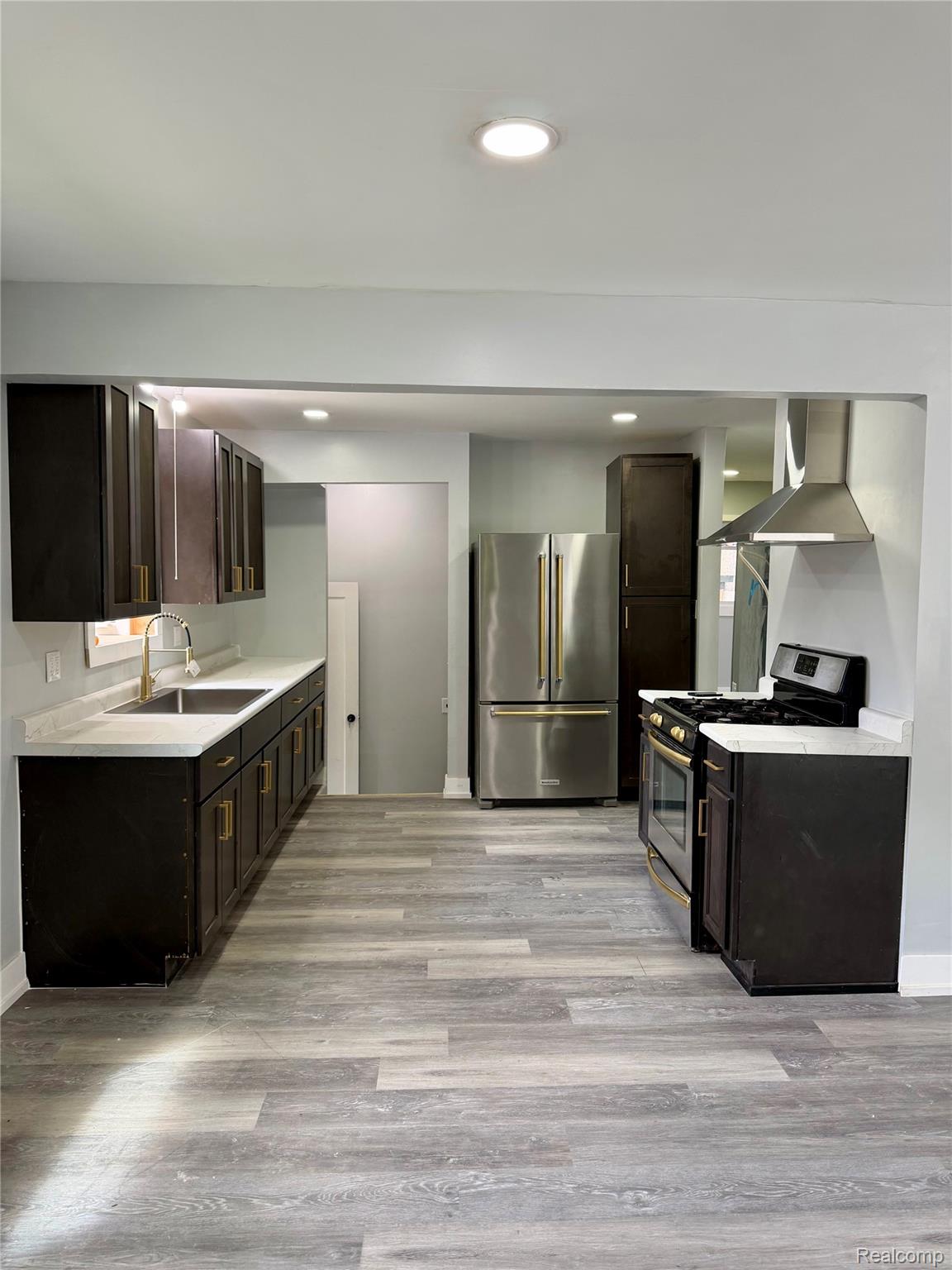 22442 W Chicago