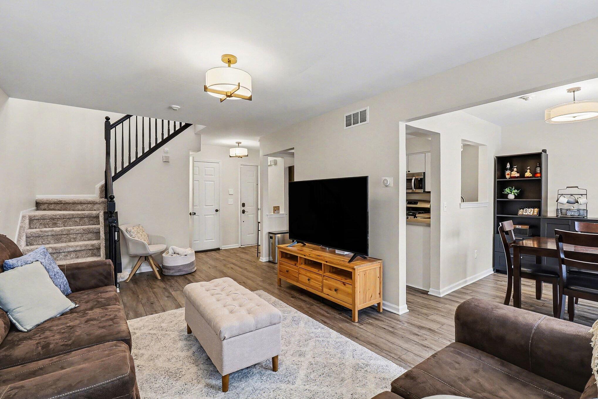 4275 Hunters Circle W