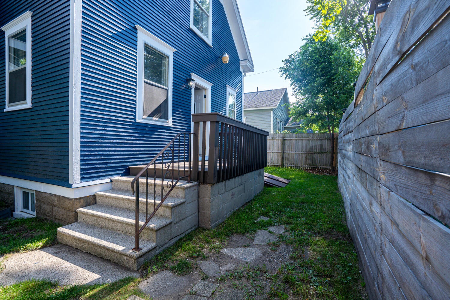87 Monroe Avenue