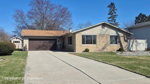 652 N Frost Drive Saginaw Charter Township MI 48638