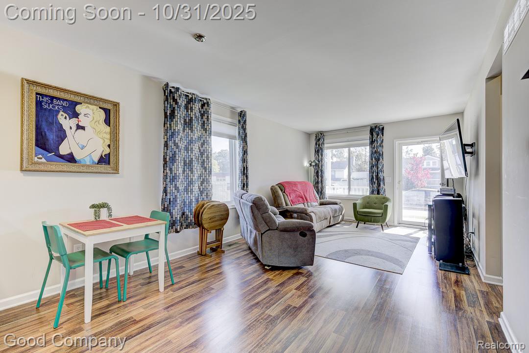 28 W Jarvis Avenue