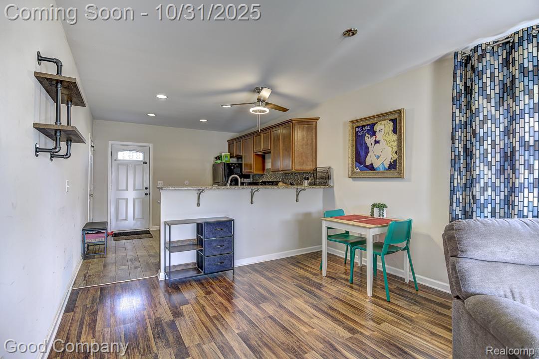 28 W Jarvis Avenue