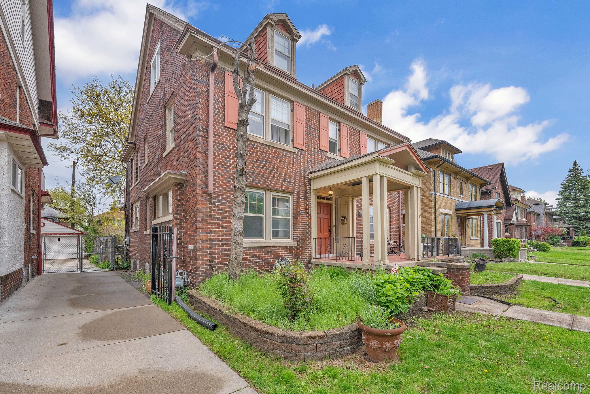 1990 Edison Street