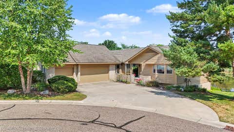 Photo of 4521 Ravenwood Drive #4, Grand Blanc Charter Township, MI 48439 (MLS # 20261057155)