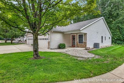712 Riverwalk Street 11 Hastings City MI 49058