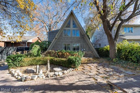 Photo of 35510 Jeffers Court, Harrison Charter Township, MI 48045 (MLS # 20251051145)