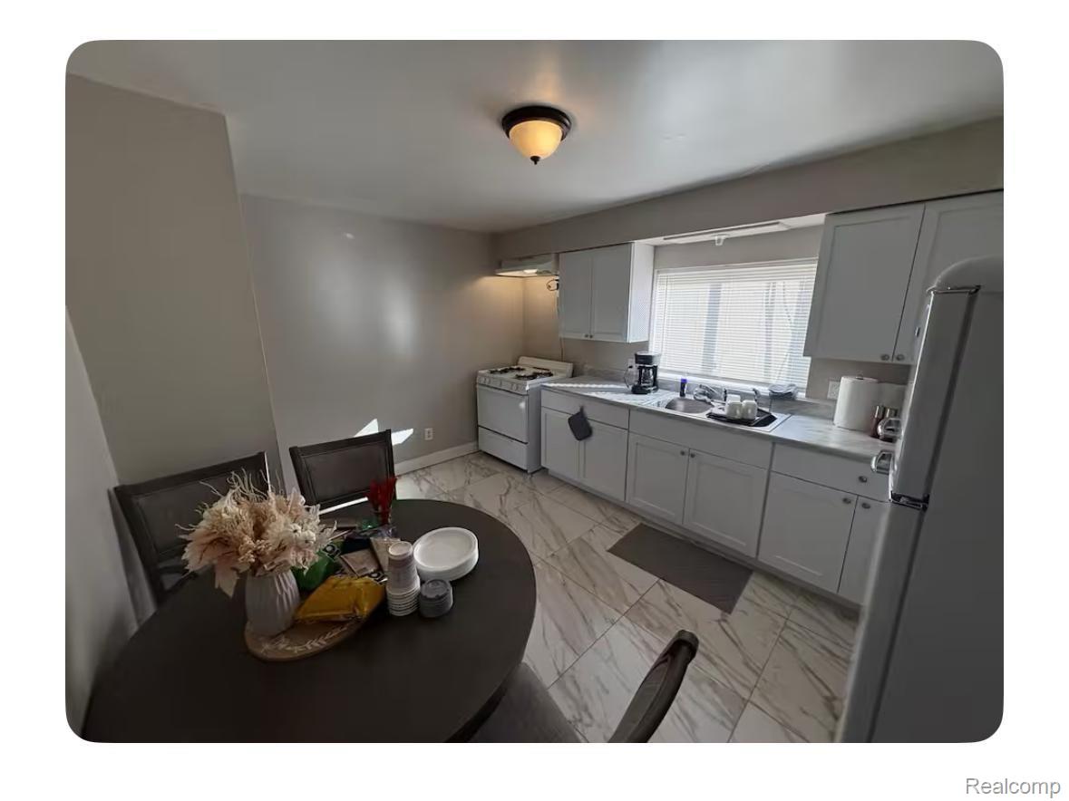 6431 CENTRALIA Street