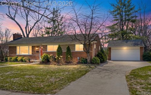 16115 Reedmere Avenue Beverly Hills Village MI 48025