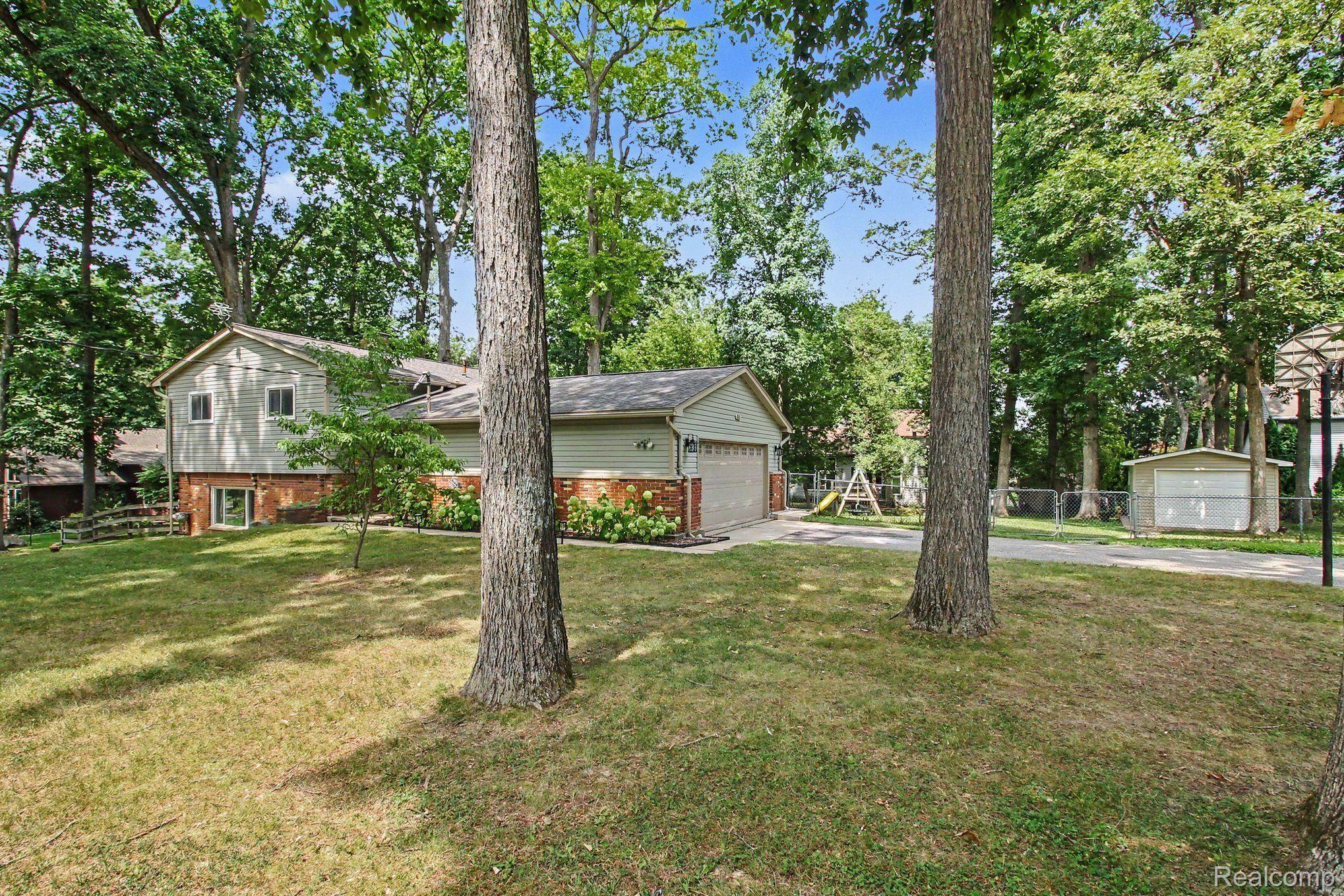 835 Oakgrove