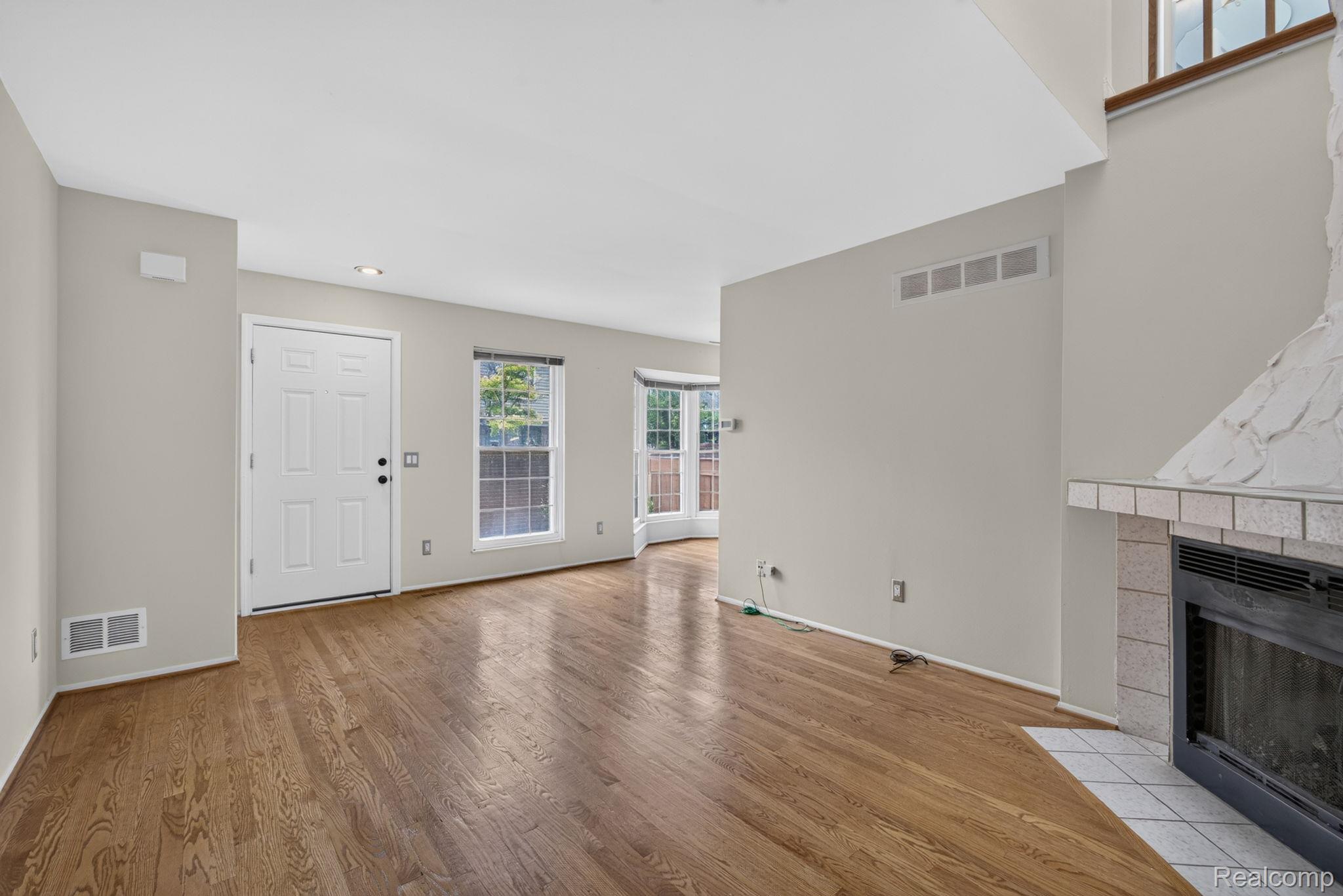 22204 Pondview