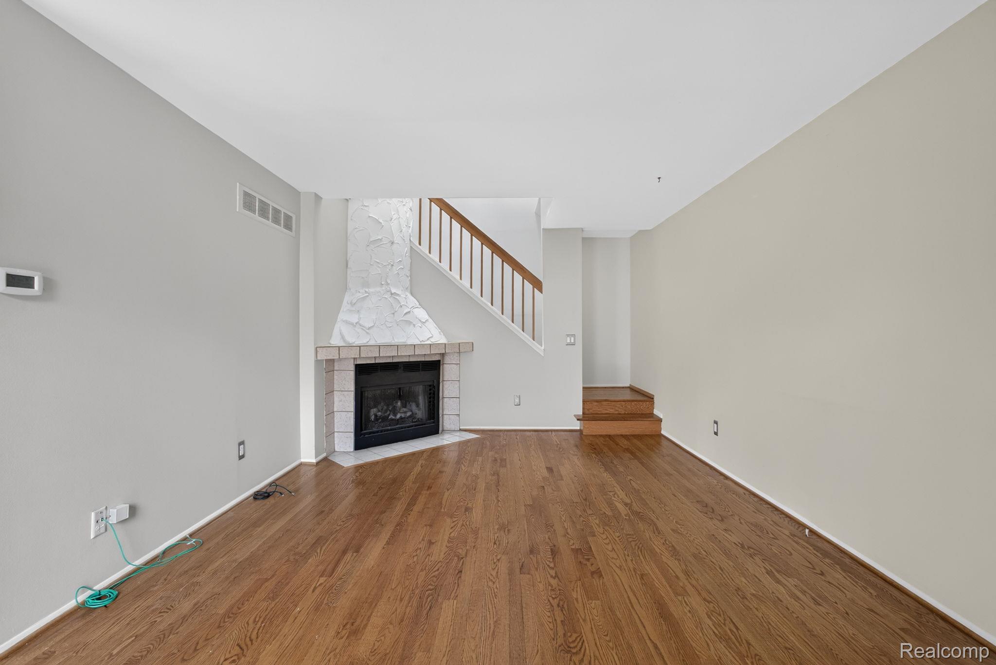 22204 Pondview