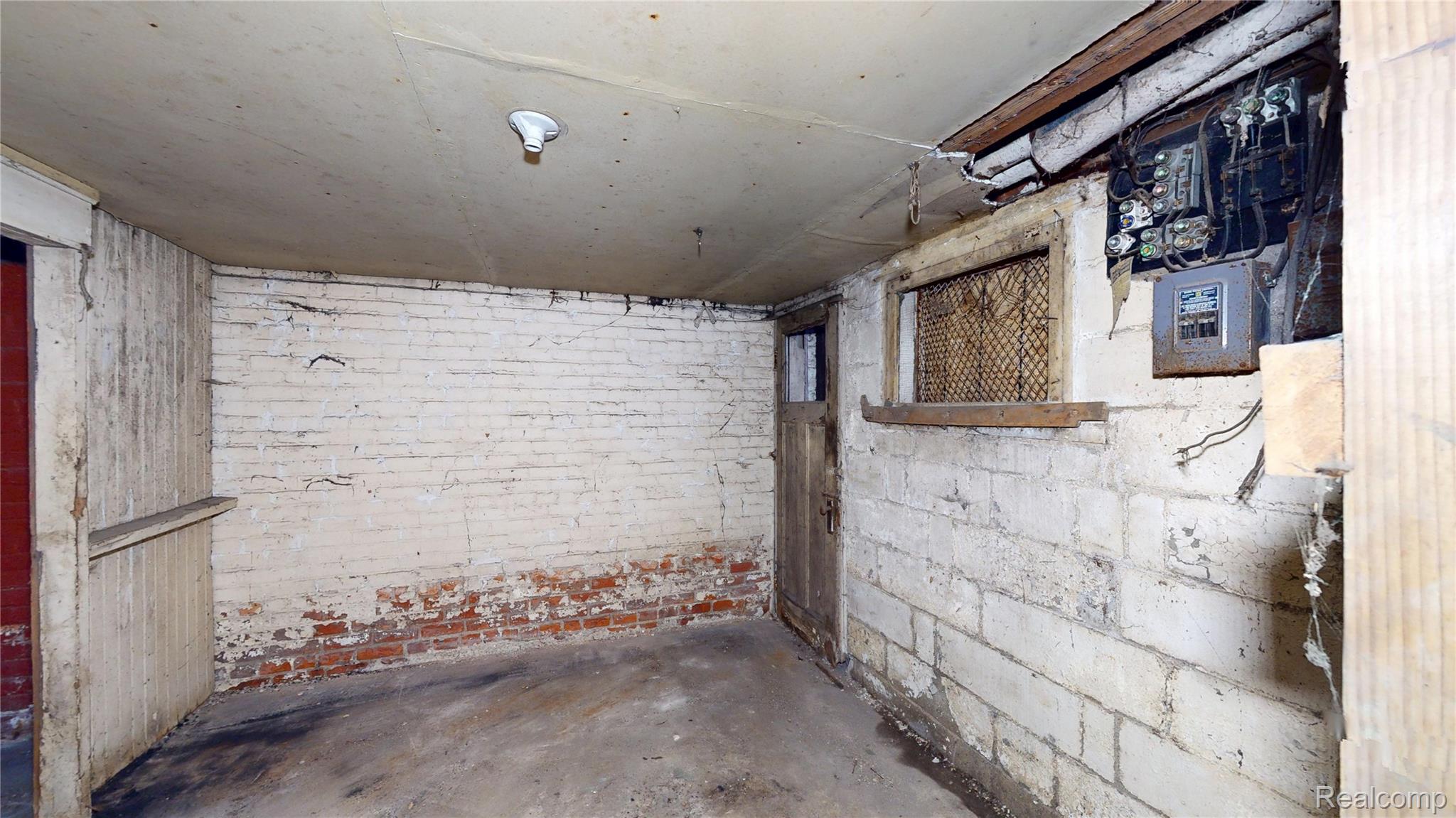 Detroit City, Michigan 48216, United States, 8 Bedrooms Bedrooms, ,4 BathroomsBathrooms,Residential,Active,214904