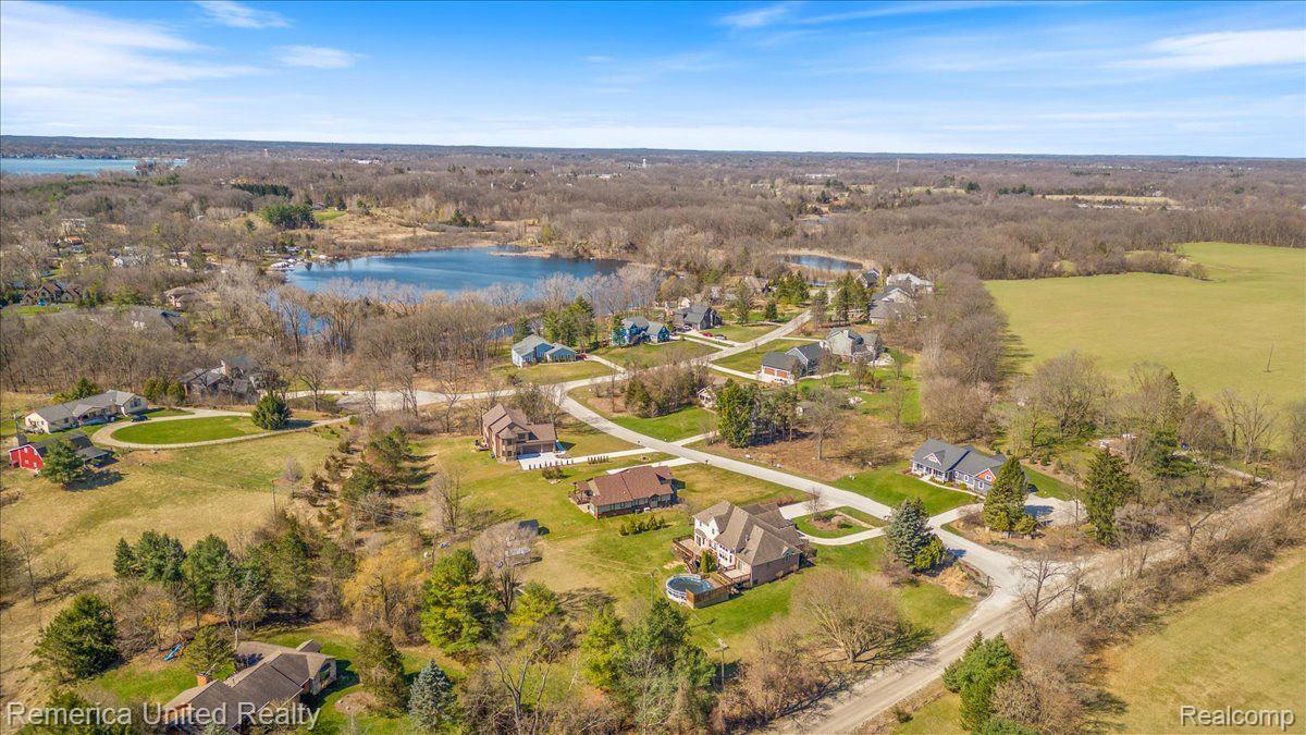 10468 Oak Shore Drive