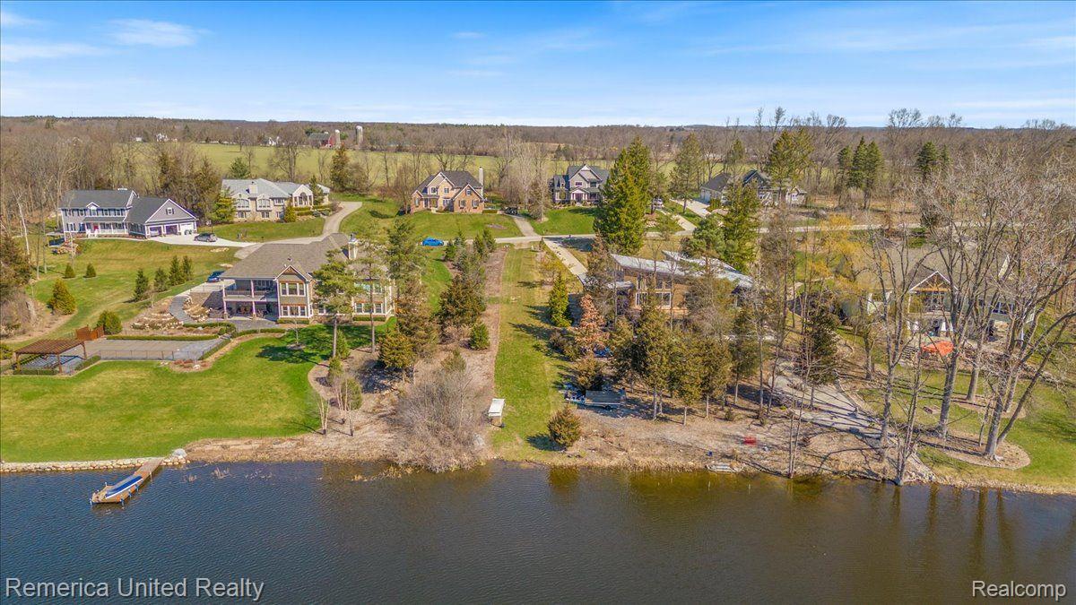 10468 Oak Shore Drive