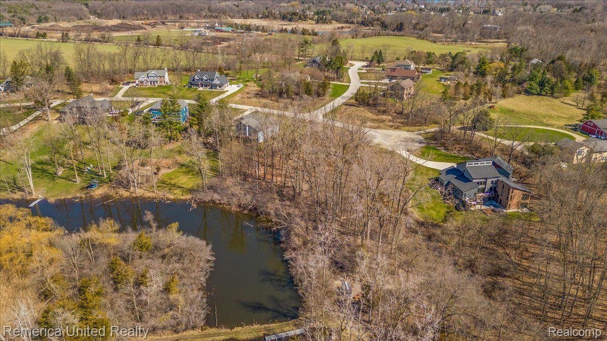 10468 Oak Shore Drive