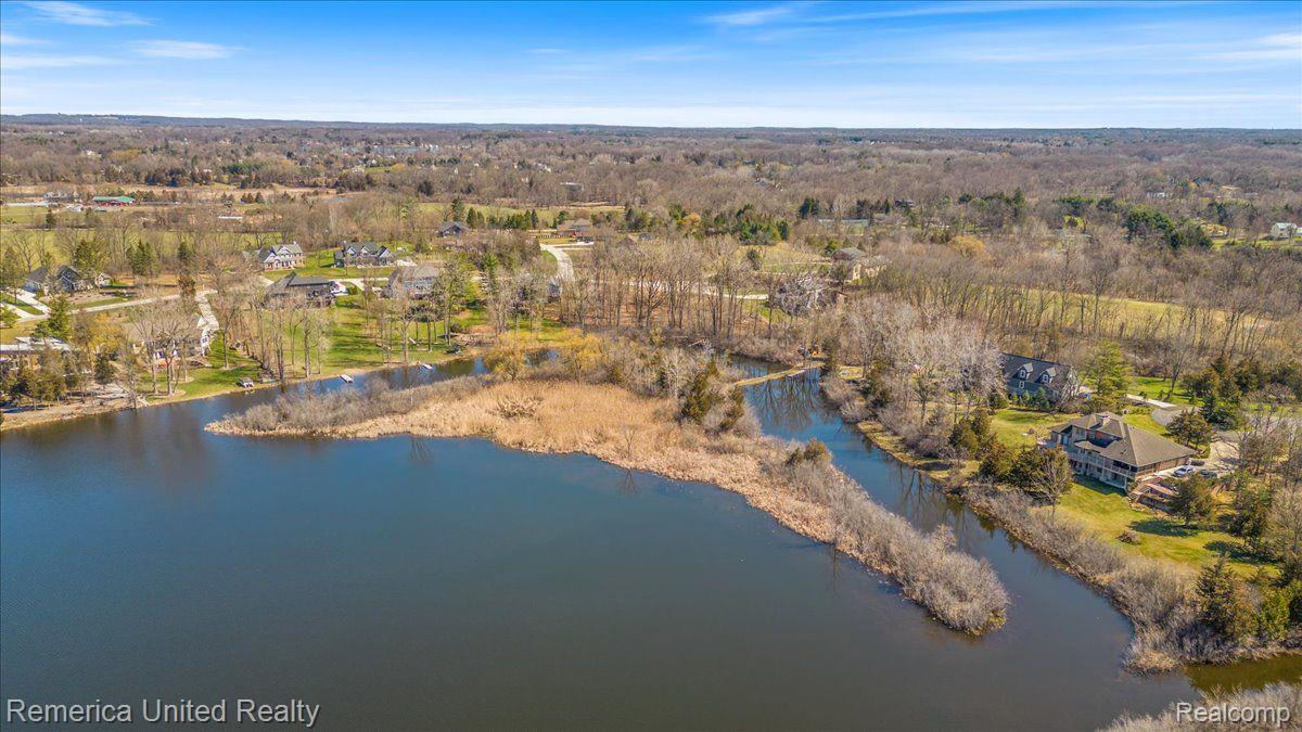 10468 Oak Shore Drive