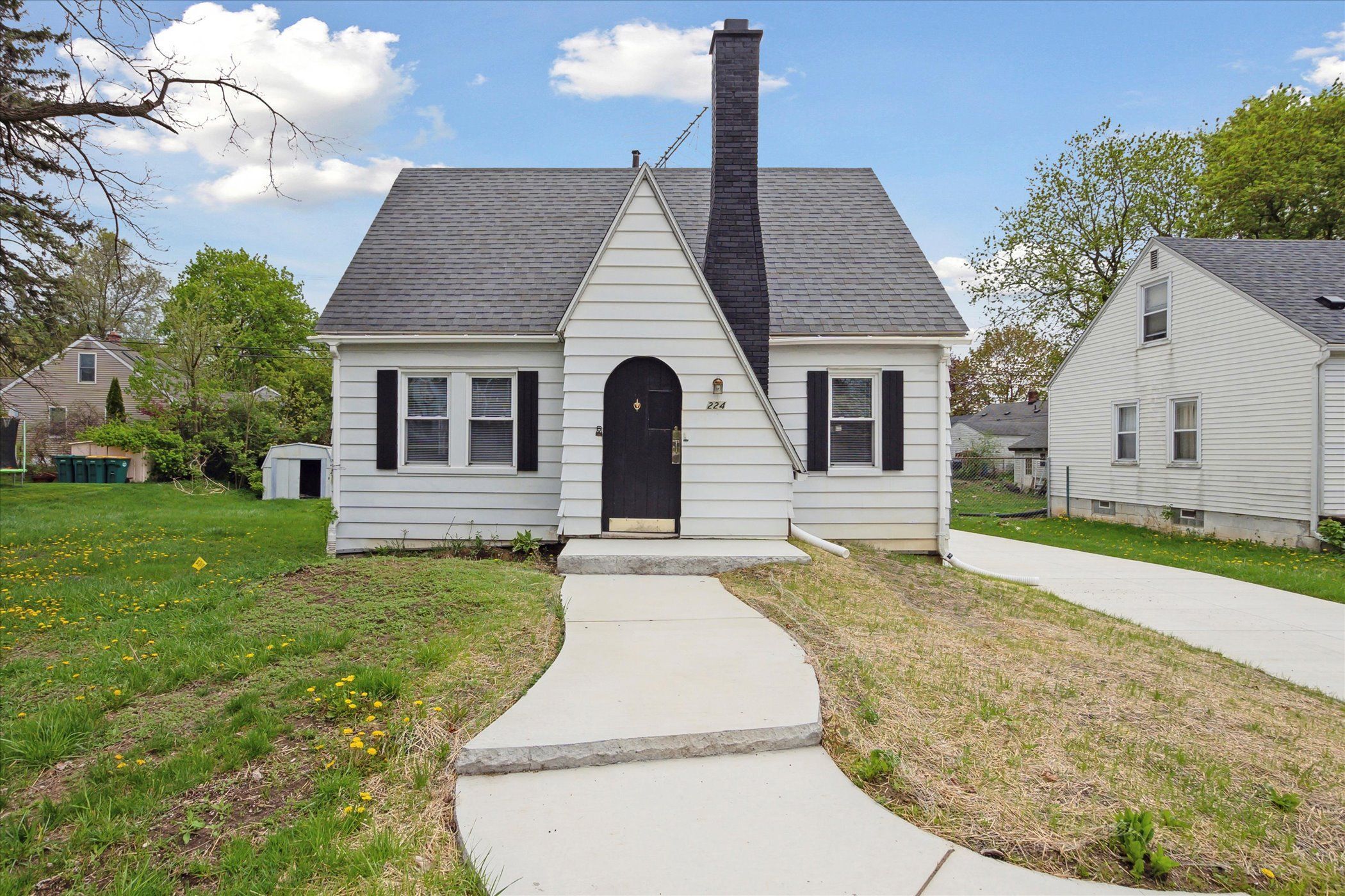 224 N HEWITT Road