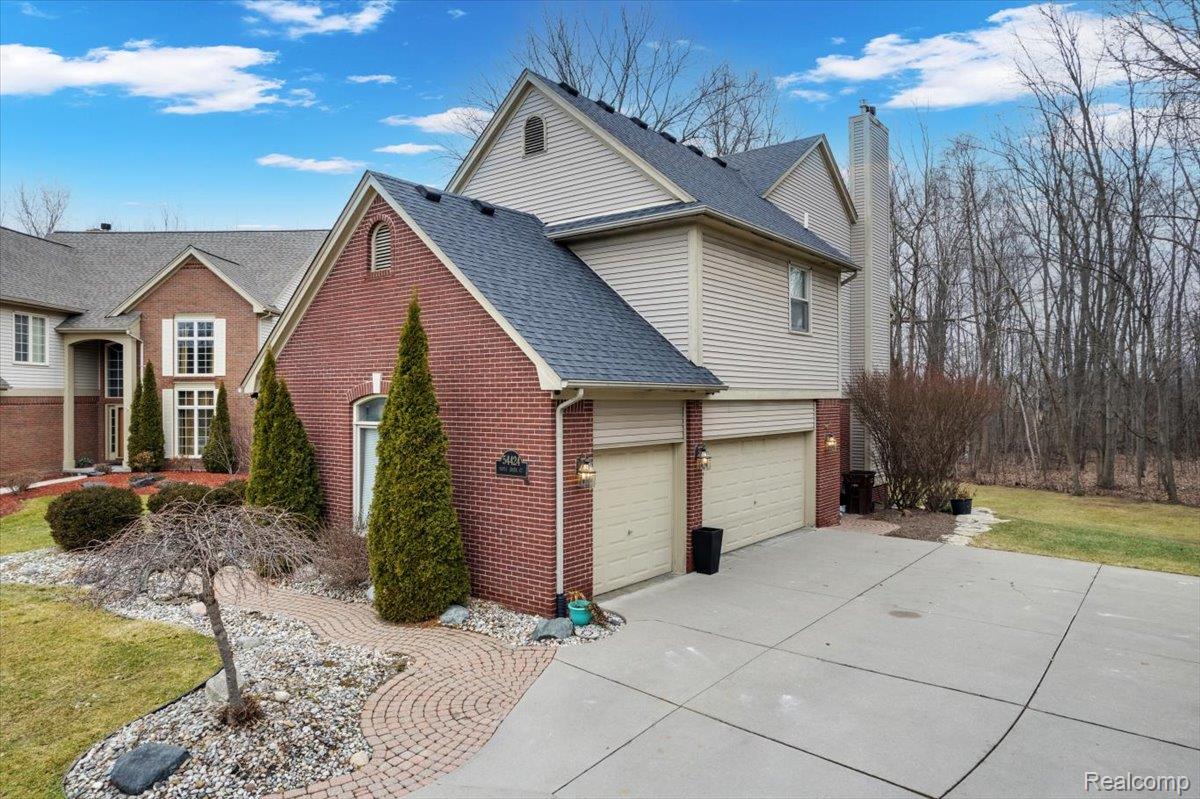 54424 Maple Creek Court