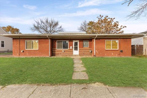 8225 Cadillac Avenue Warren City MI 48089