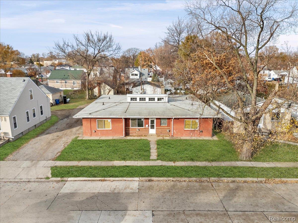 8225 Cadillac Avenue