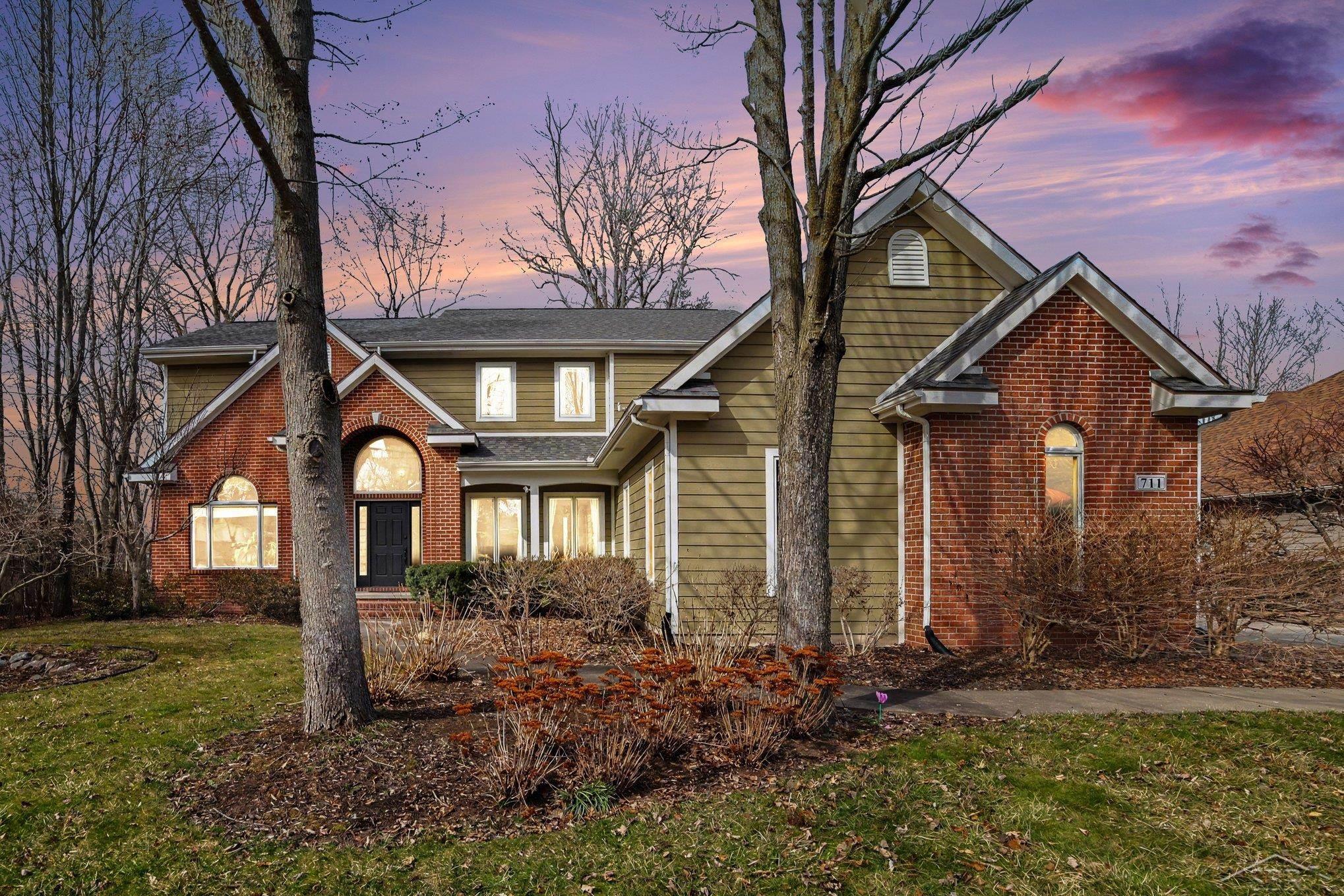 711 Honeysuckle Circle