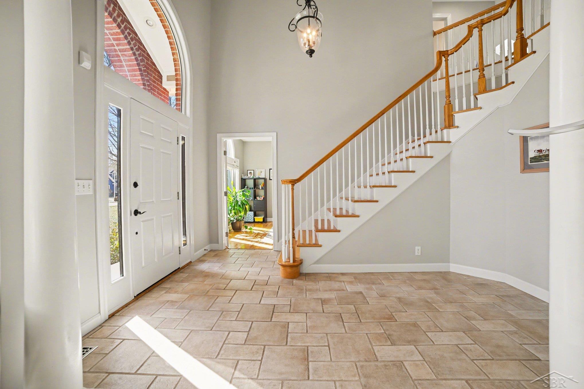 711 Honeysuckle Circle