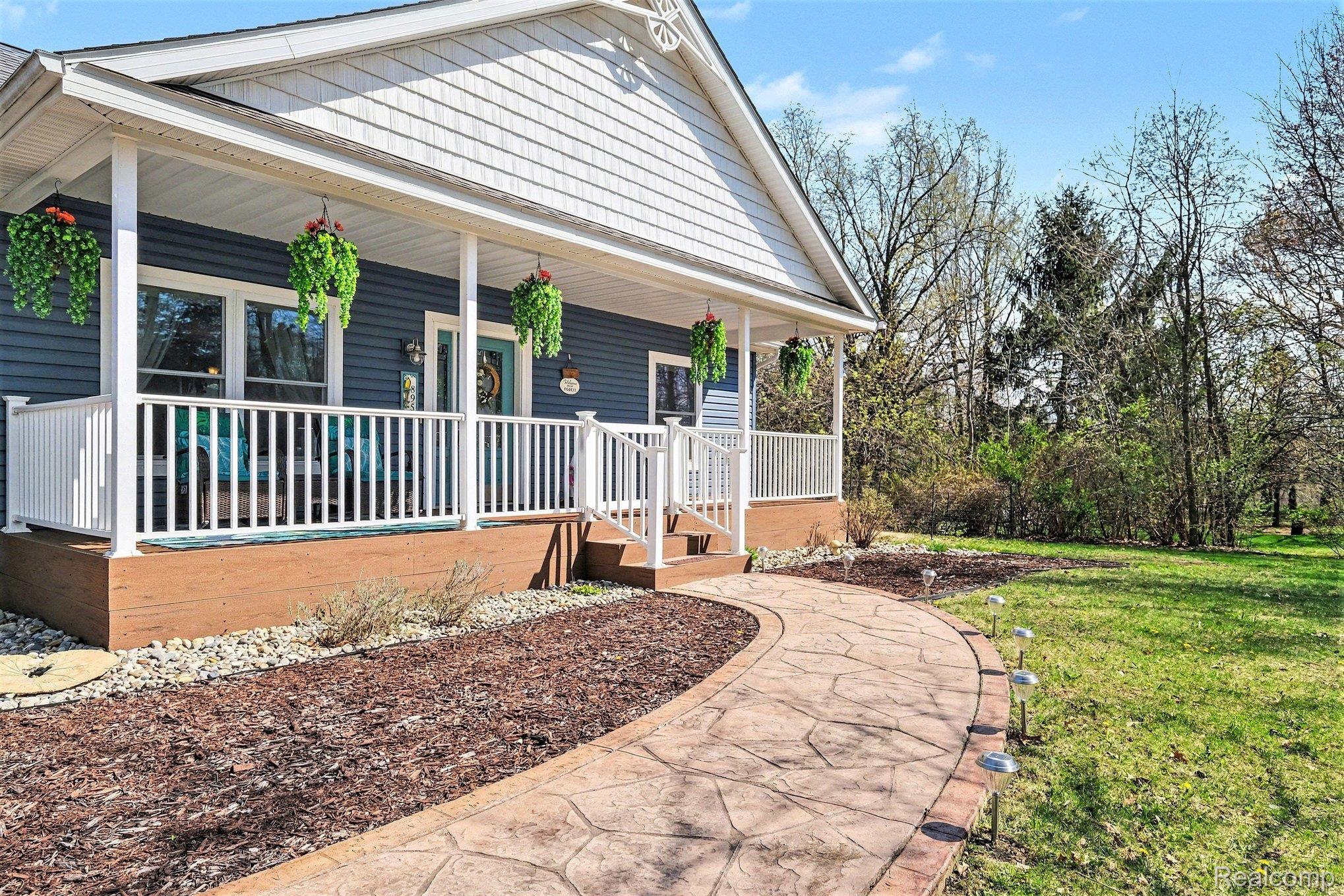 895 E Wardlow Road
