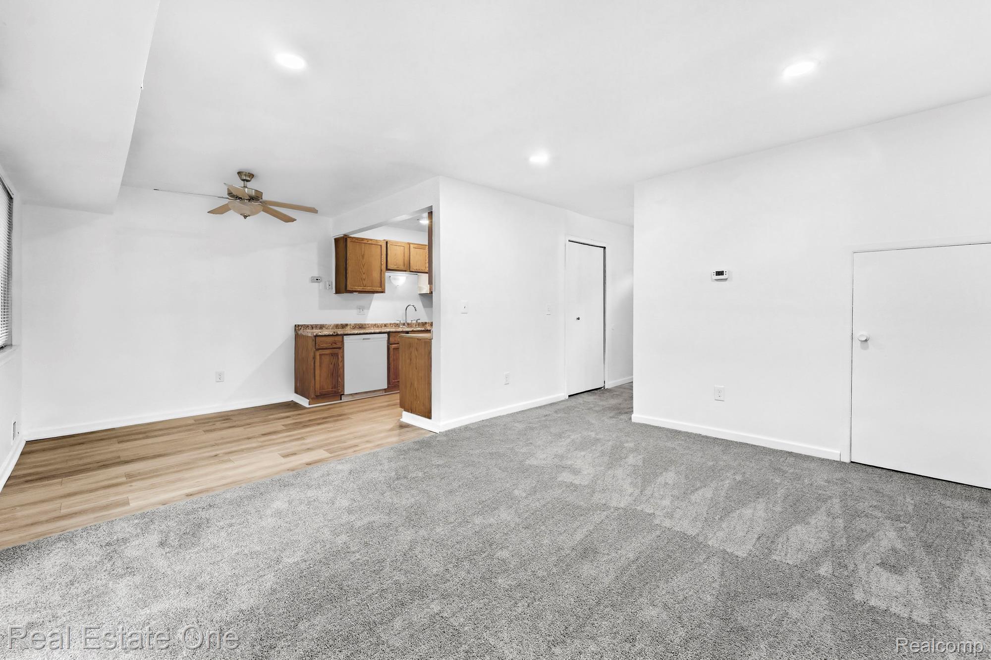 15458 Dupage Boulevard