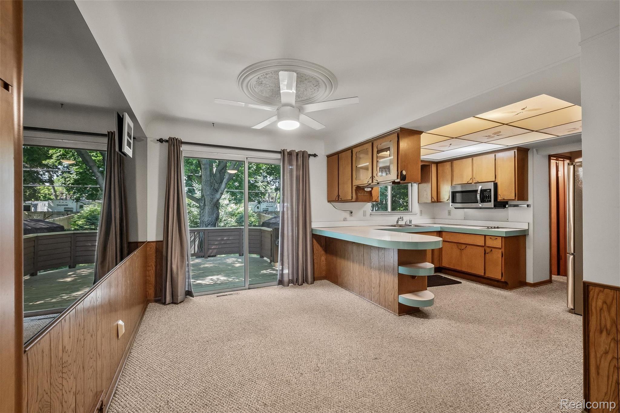 2550 W Walton Boulevard