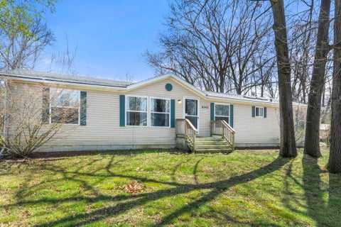 Photo of 6545 Hiller Avenue, Hamburg Township, MI 48189 (MLS # 81026027072)