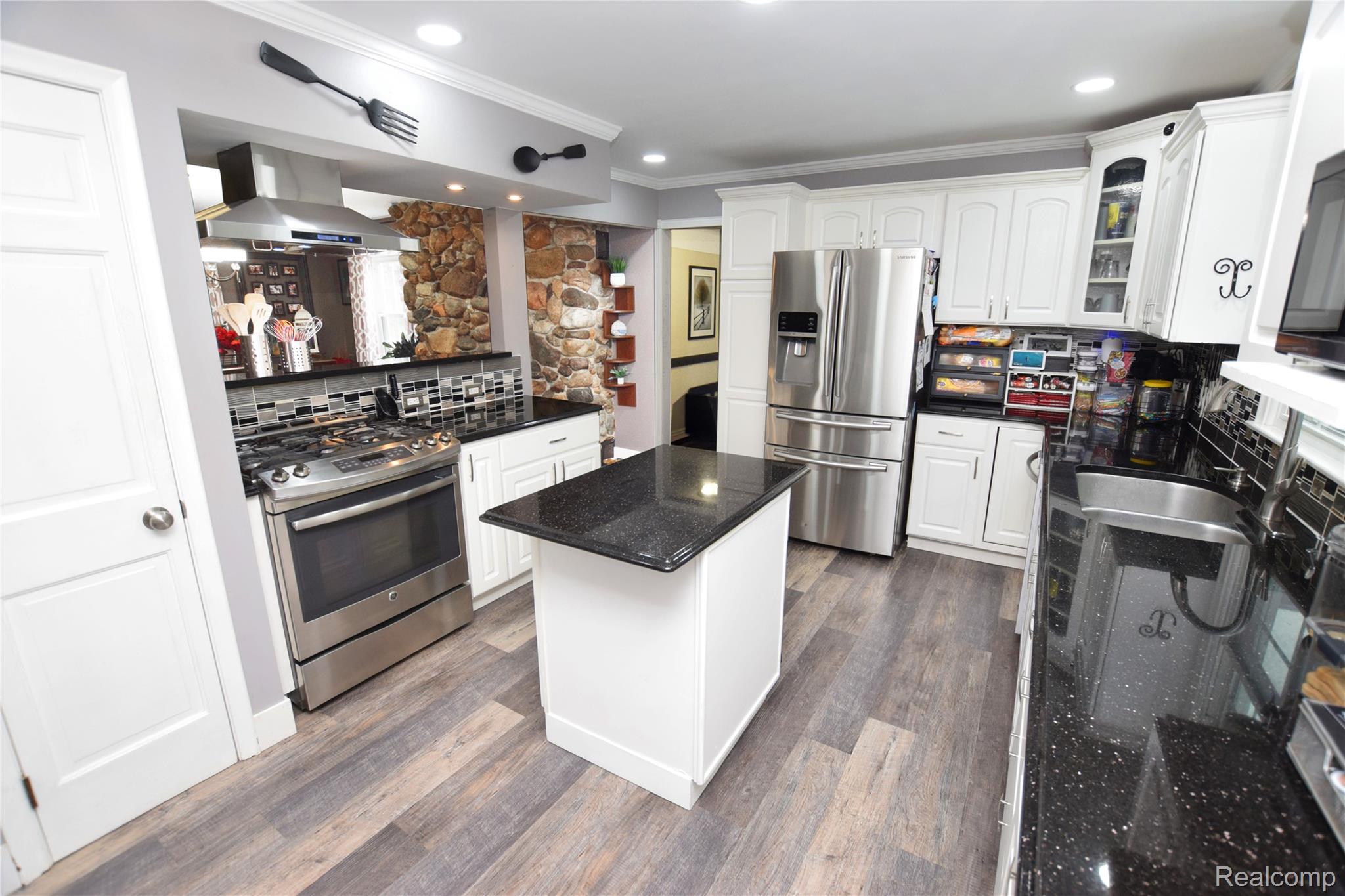 4509 Hedgethorn Circle