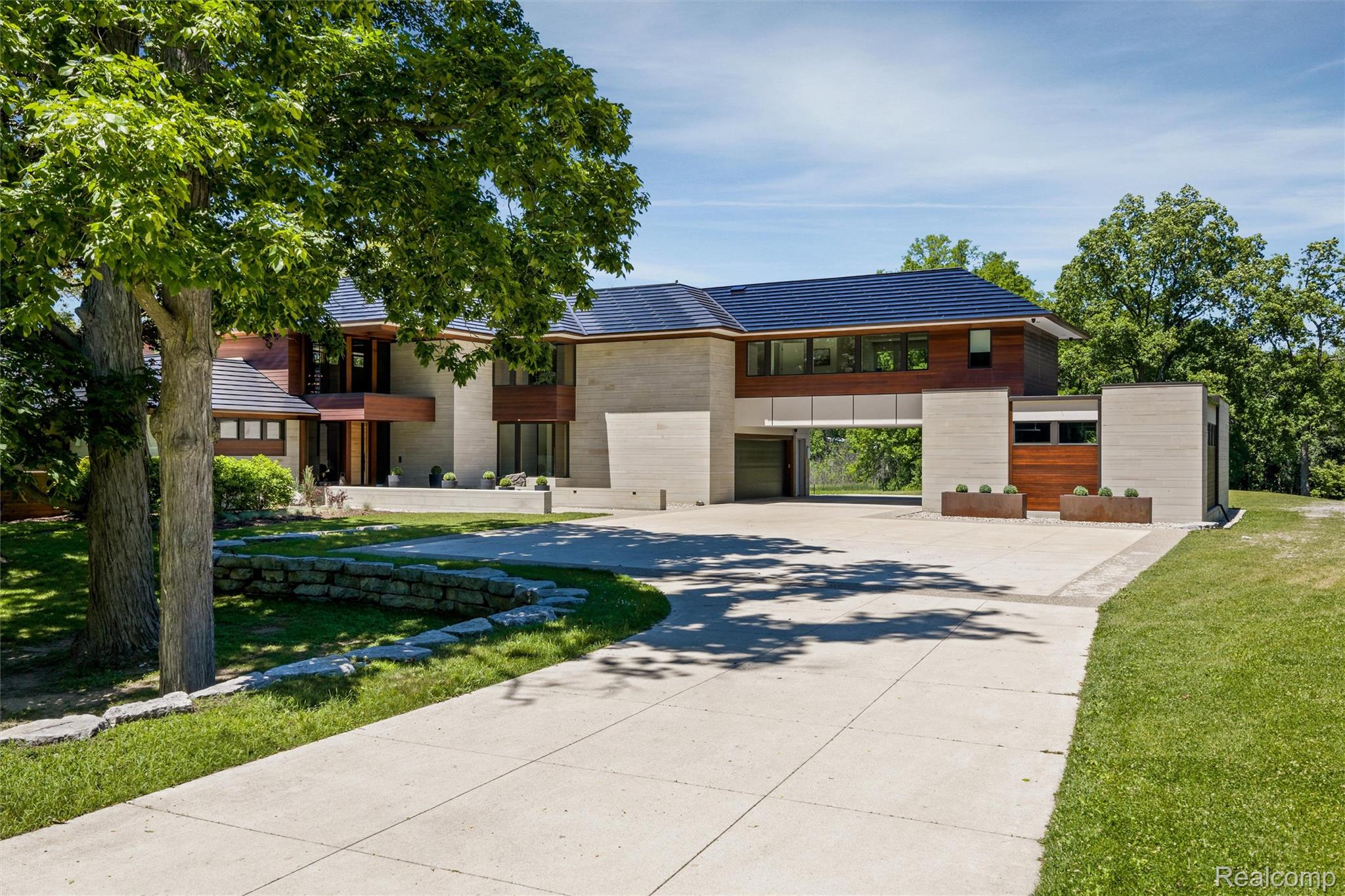 2700 Squirrel Road