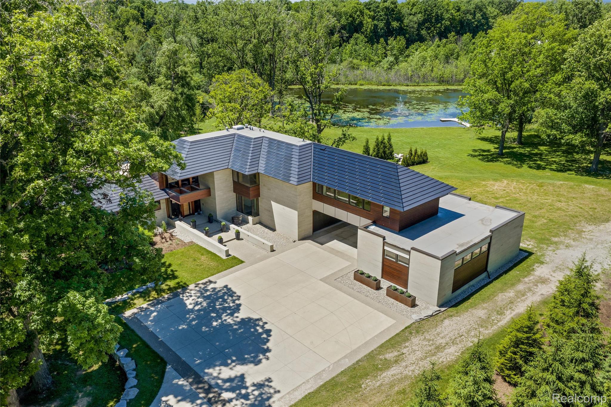 2700 Squirrel Road