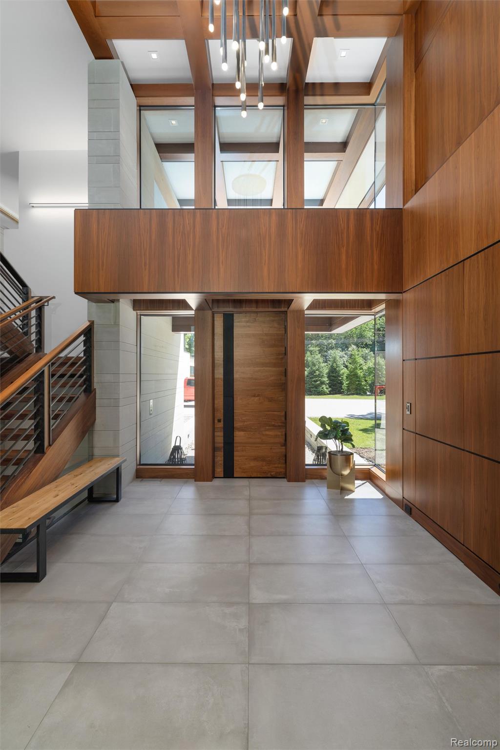 2700 Squirrel Road